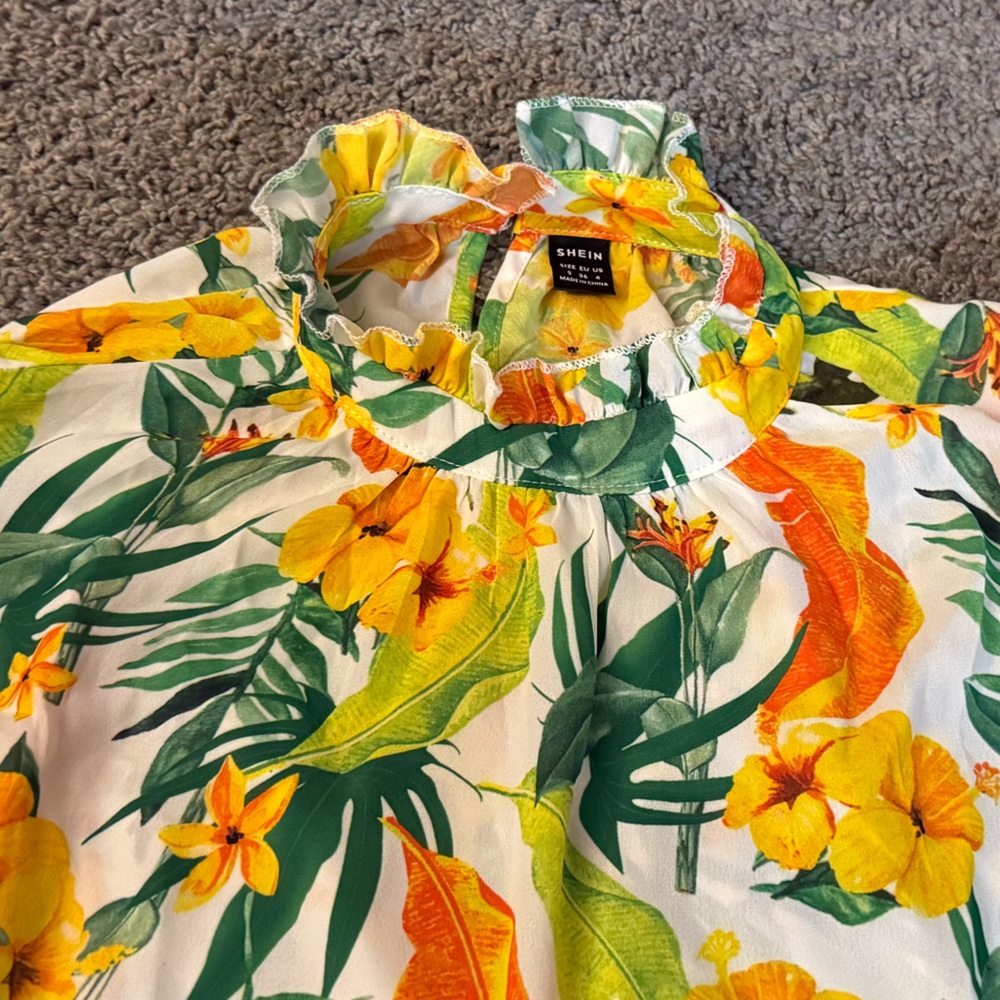 Tropical Floral Ruffle Top - Picture 3 of 4